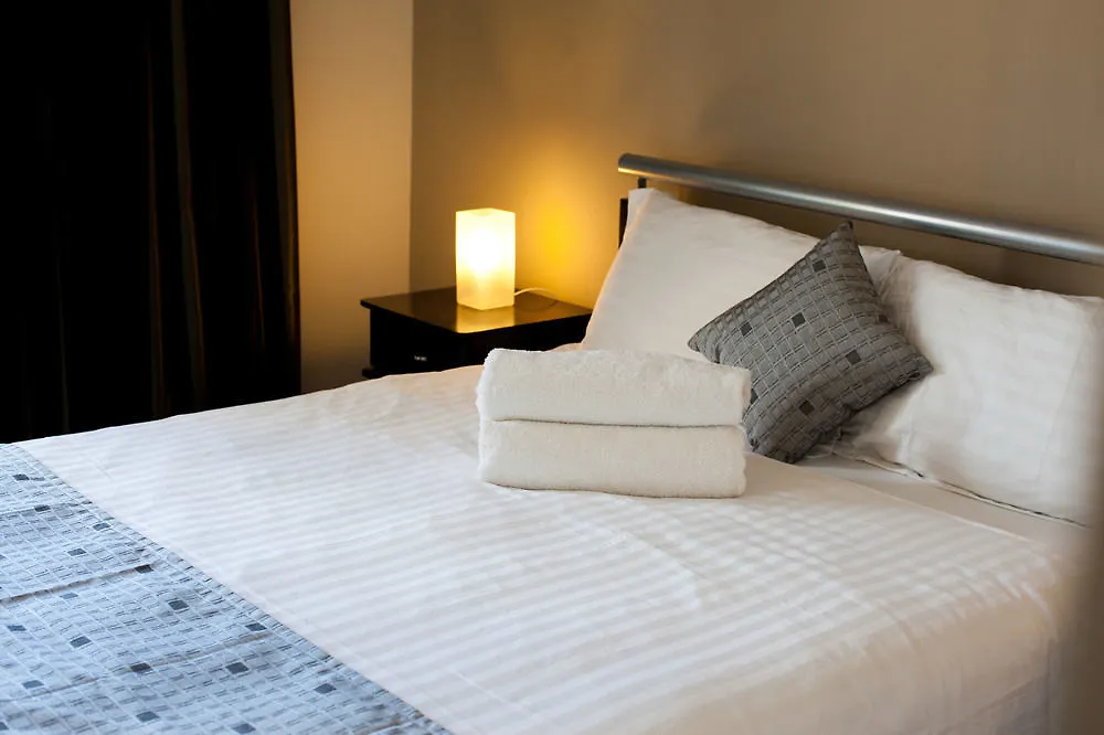**** Aparthotel Verandah Apartments Perth Australia
